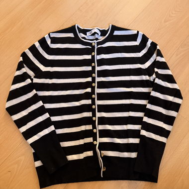Cardigan a righe con bottoni davanti Zara