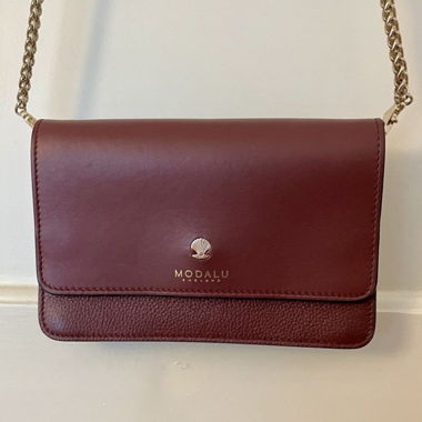 Small leather bag by Modalu