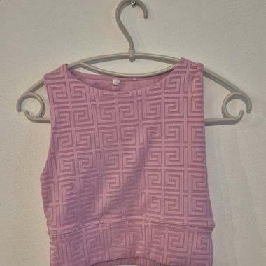 Top rosa senza maniche