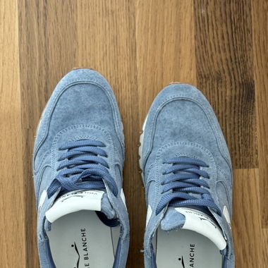 Baskets bleues 