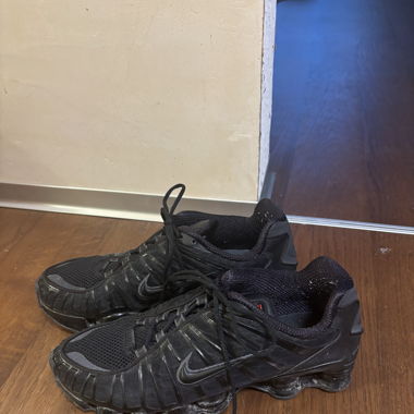 Nike Shox schwarz