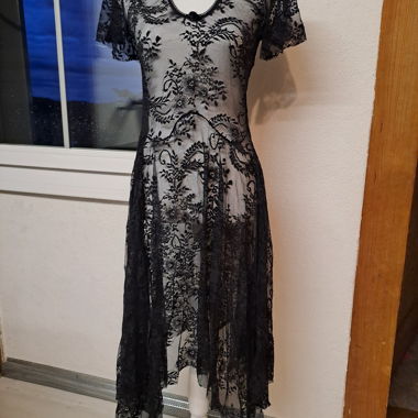 Abito in pizzo nero