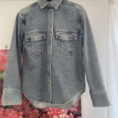 Chemise en jean avec poches poitrine