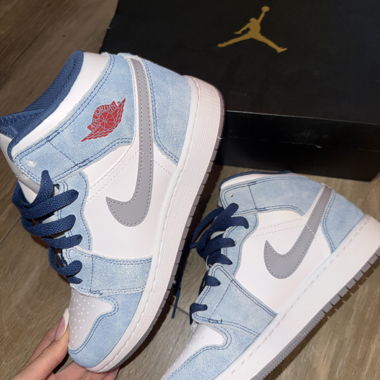 Air Jordan 1 MID SE