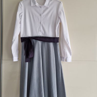 maritimes Blusenkleid mit Tellerrock