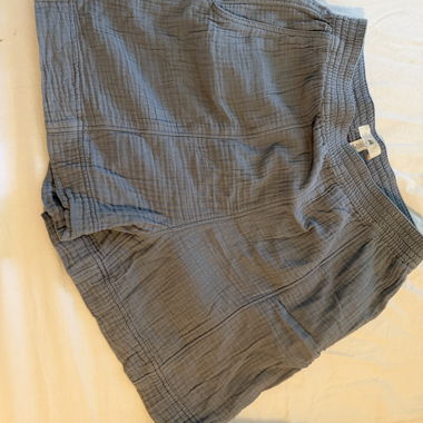 Shorts en mousseline gris-bleu