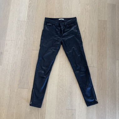 Pantaloni da donna Esprit neri effetto pelle