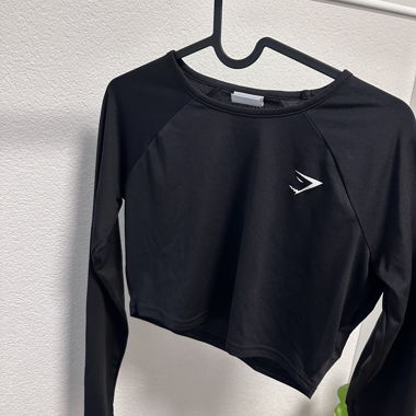 Black cropped sport longsleeve