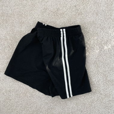 Shorts Schwarz mit 2 streifen