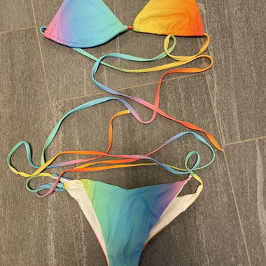 Ensemble de bikini arc-en-ciel