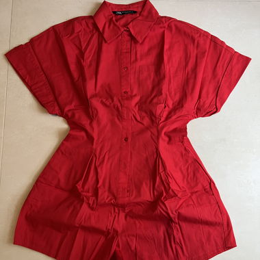 Rotes mini jumpsuit
