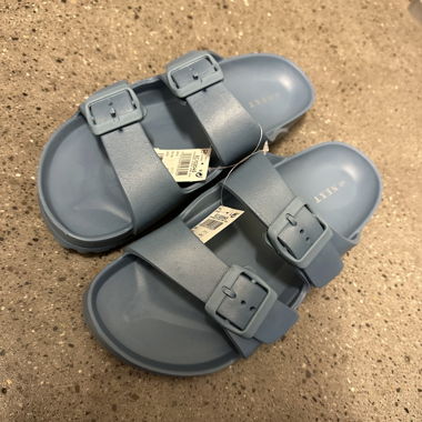Beach shoes