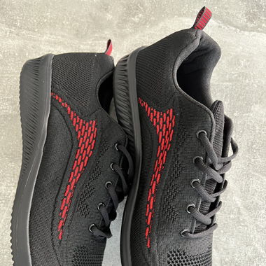Sportschuhe Gr.52(33cm)schwarz/rot, neuwertig