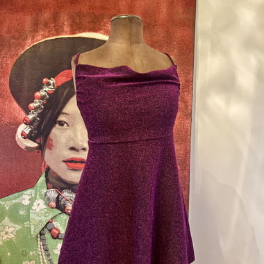 Lulu's lila Glitzerkleid