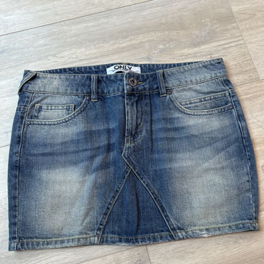 Gonna in jeans ONLY