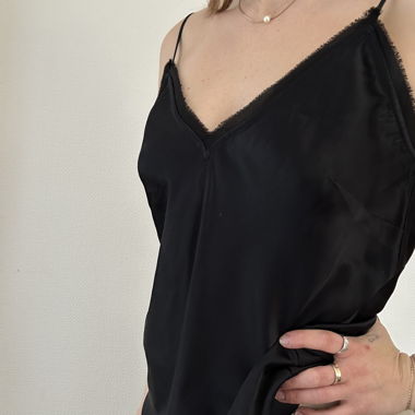 FRAME SILK TANK WITH DETAILED EDGE
