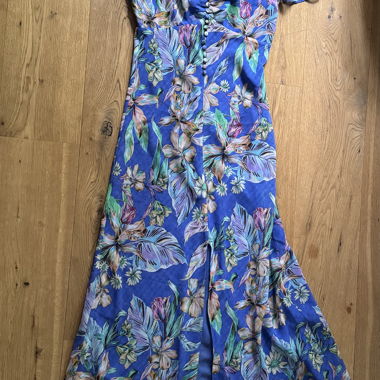 Robe longue à fleurs bleues