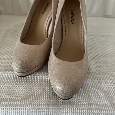 Mit Pailletten besetzte CATWALK Pumps