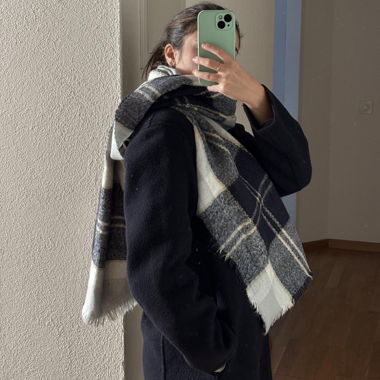 Sciarpa invernale rettangolare in misto lana blu navy a quadri