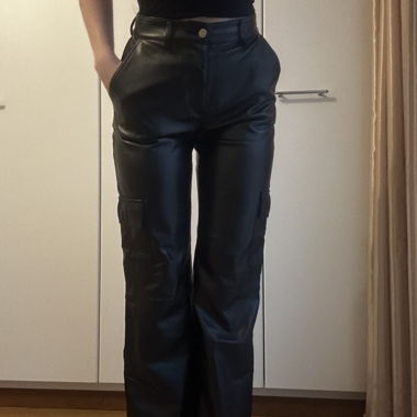 Pantalone cargo in ecopelle nero