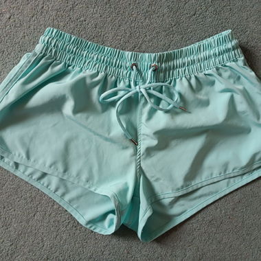 hellblaue Shorts