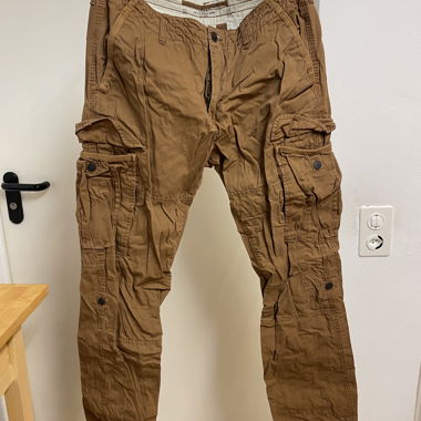 Braune Cargo-Hosen