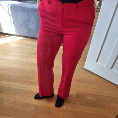 Rote Sisley Hose
