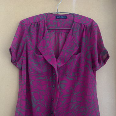 Blouse à motif rose et grise 