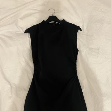 Robe noire Bershka 