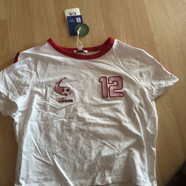 Weisses Fussball-T-Shirt mit rotem Print