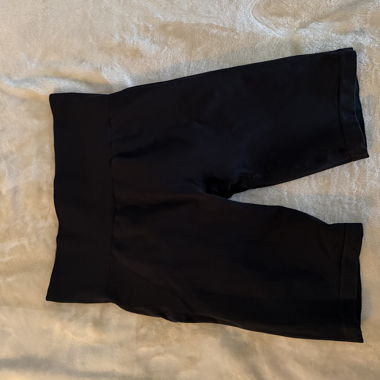 Short de sport noir taille haute