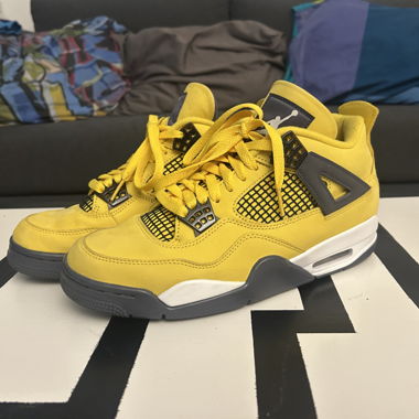 Jordan 4 Retro Lightning (2021)