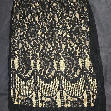 Gonna midi in pizzo nero foderata - T44