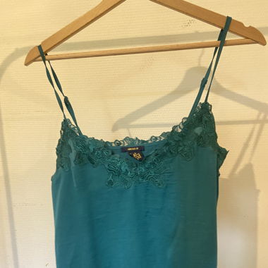 Débardeur en satin avec dentelle