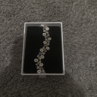 Flower bracelet with rhinestones