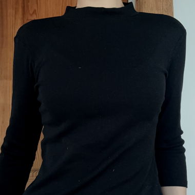 Haut Zara noir près du corps à col roulé