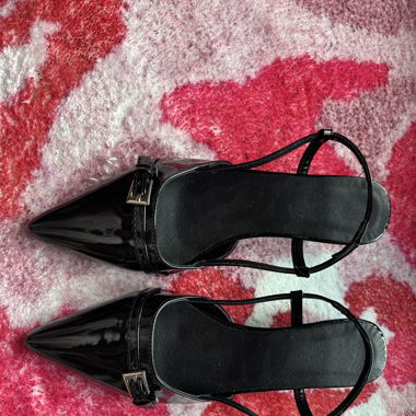black kitten heels