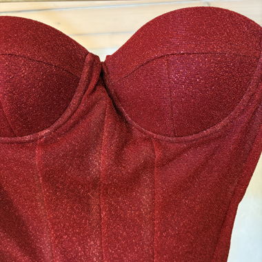 Abito con corsage rosso