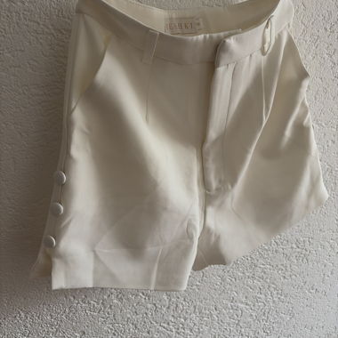 Shorts bianchi MESHKI con bottoni