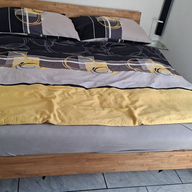 Letto con comodini