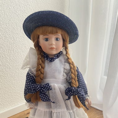 Porzellanpuppe