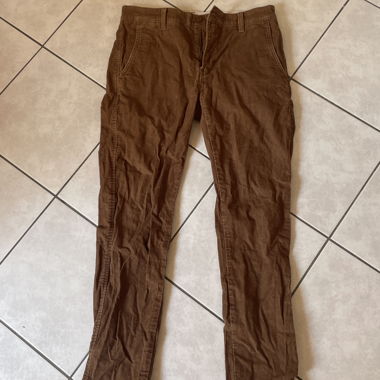 Braune Chinohose