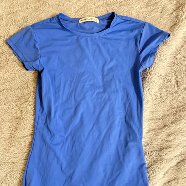 Top court bleu moulant