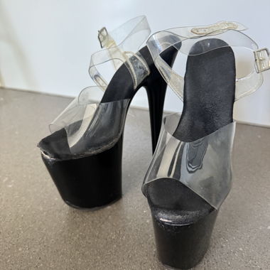 Schwarze Plateau-Heels 20 cm (US8)