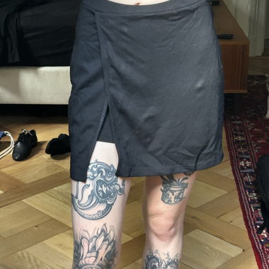 Mini-jupe noire avec short intégré