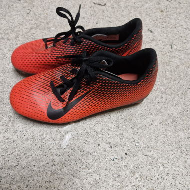 Chaussures de football Nike rouges 38.5