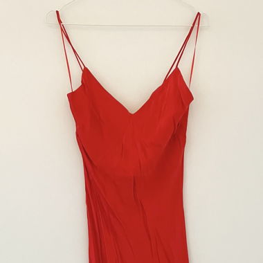 Robe asymétrique rouge et rose