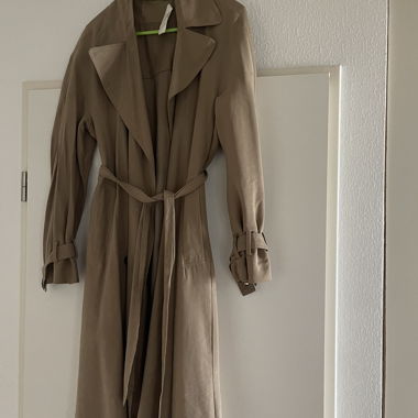 Beiger Trenchcoat