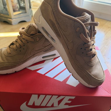 Nike Air Max 90 Suede-Look Sneakers