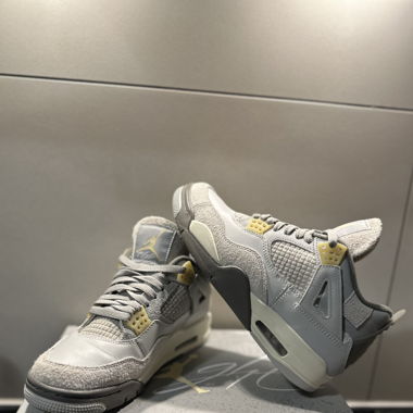 Jordan 4 rétro SE photon Dust